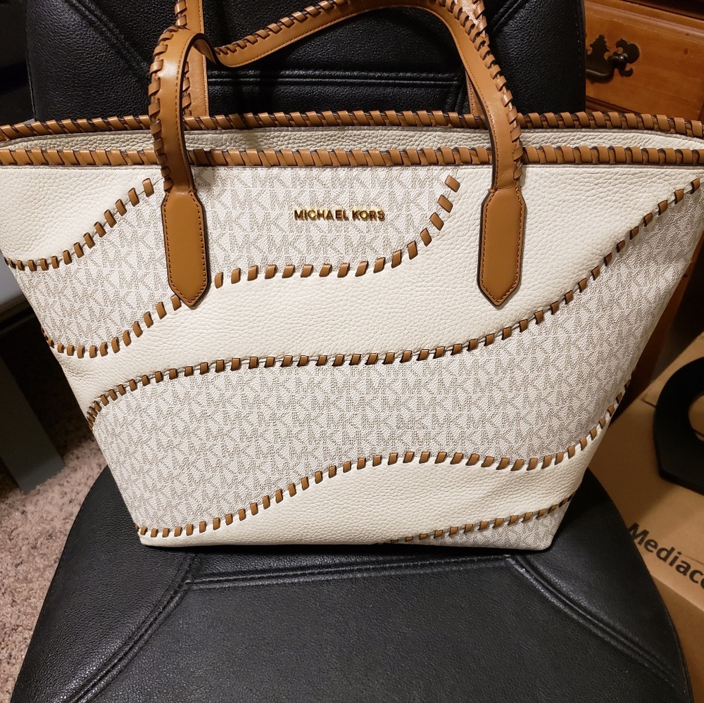 Vanilla handbag